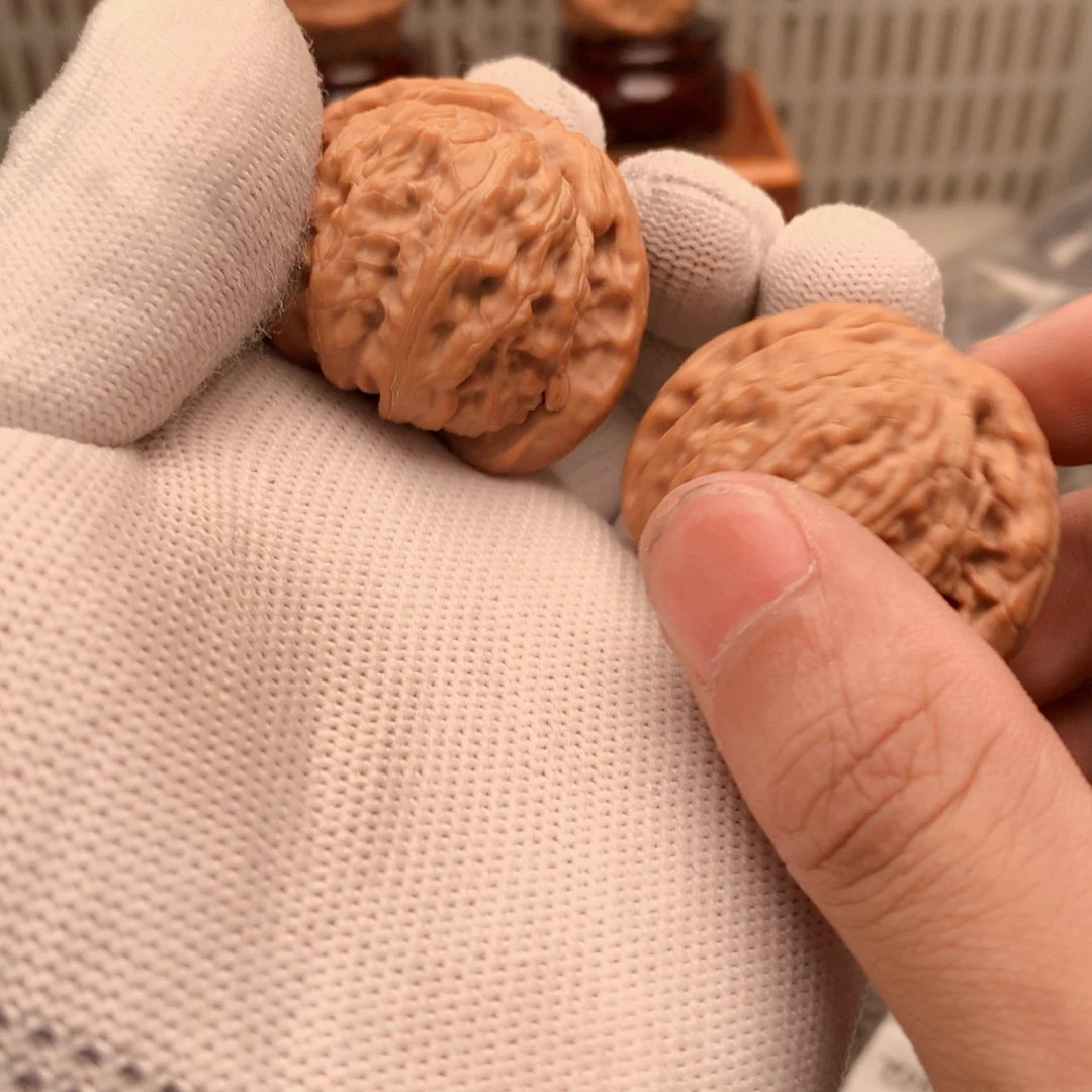 文玩核桃吊坠闷白