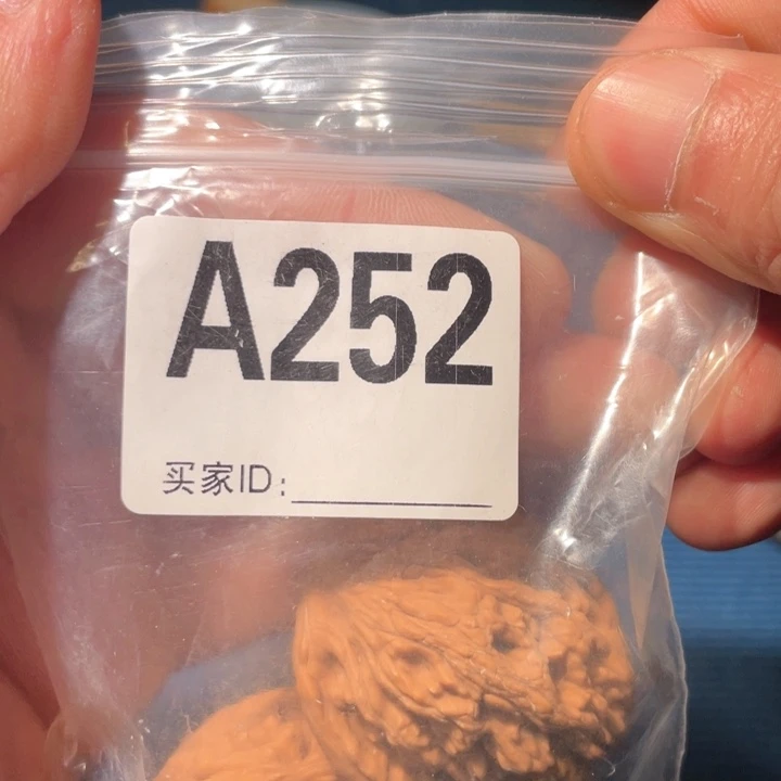 文玩核桃把件252虎头