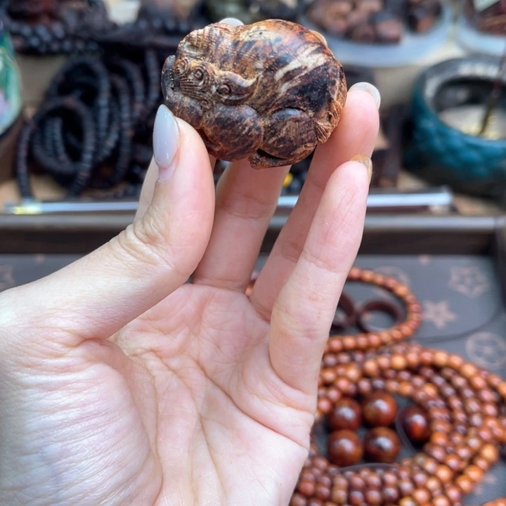 降真香其他.****.3.9海南红降谛听雕刻件