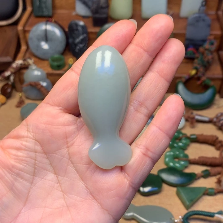 奶***丁和田玉未镶嵌颈饰