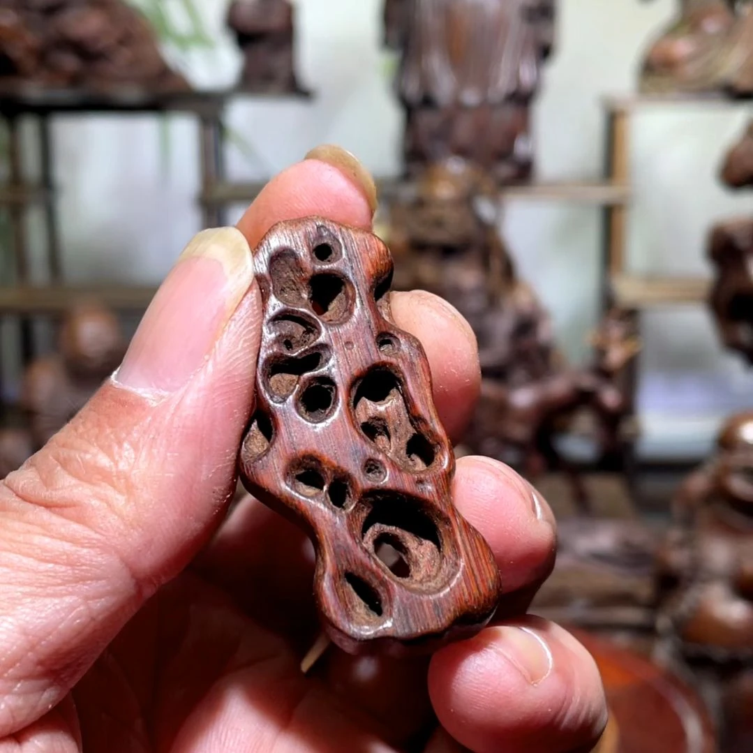 竹竹雕小牌子，太湖石，假山石。