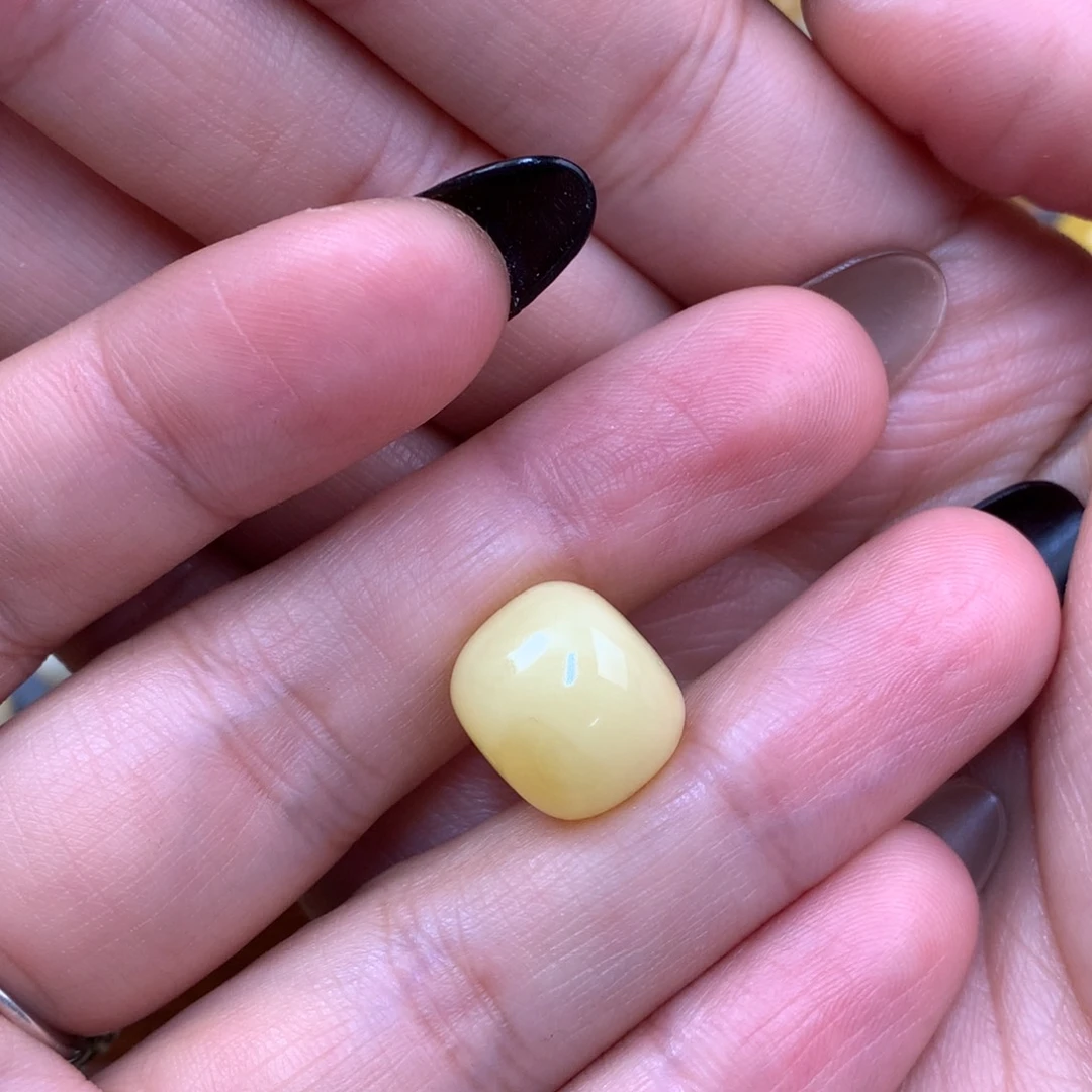 编***强琥珀未镶嵌裸石蜜蜡