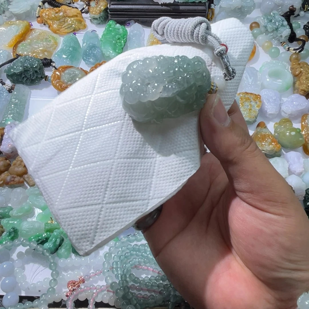 翡翠颈饰未镶嵌天然