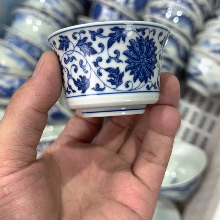 瓷片白青缠枝莲马蹄客杯全品