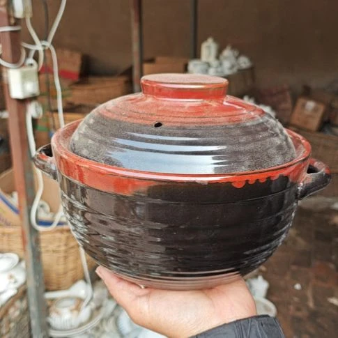 库存微瑕铁红釉砂锅中