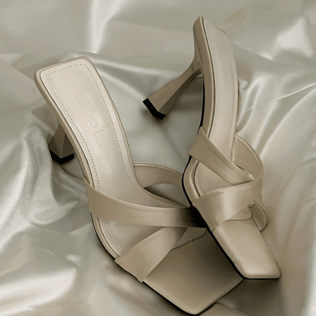 2025性感外穿高跟女凉鞋春夏新款方头露趾交叉一字带气质百搭拖鞋