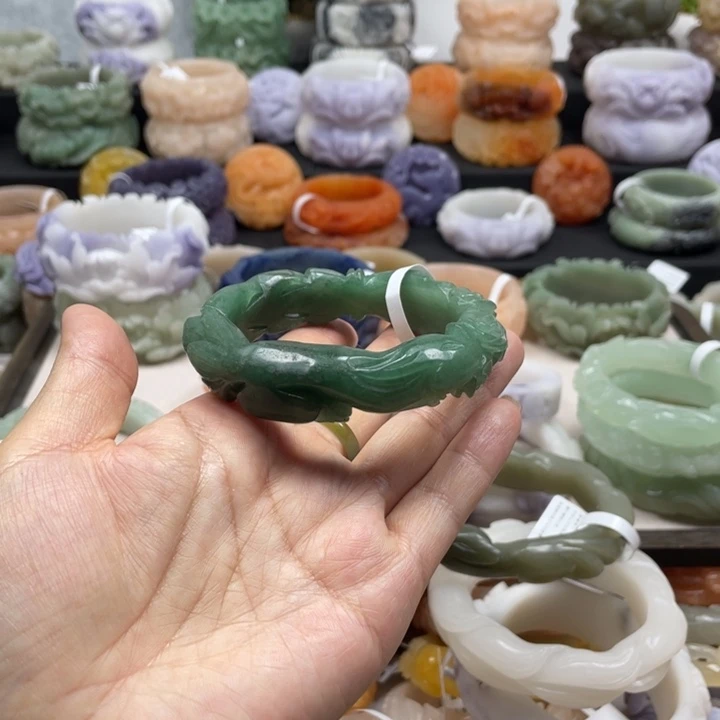 花***宝石英质玉未镶嵌手镯