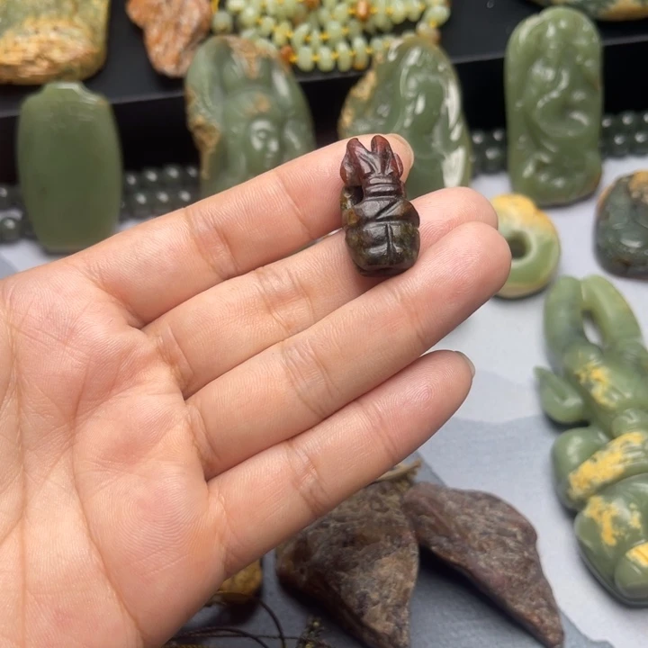 岫岩老玉（透闪石质玉）未镶嵌珠宝奇石