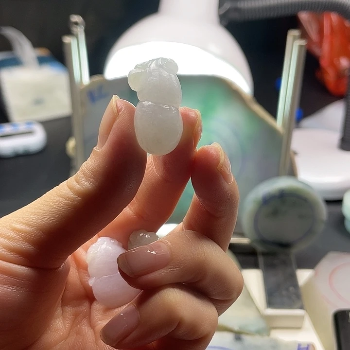 定制翡翠未镶嵌翡翠手镯