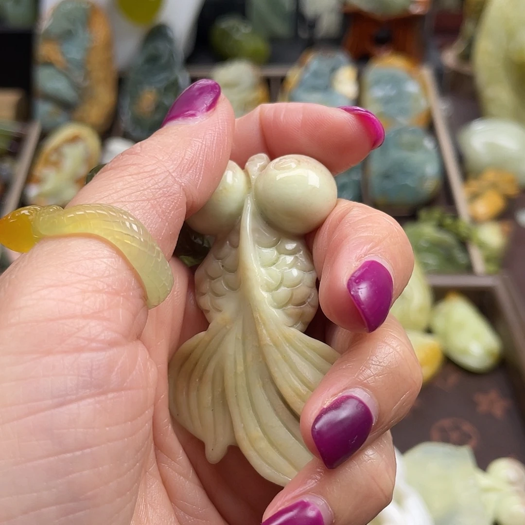 蛇纹石玉颈饰未镶嵌鹤**元花玉