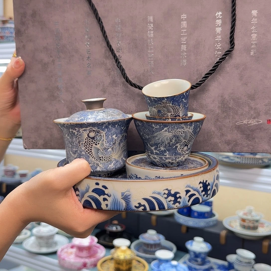 盖碗里的水煮开后放入锅中煮开