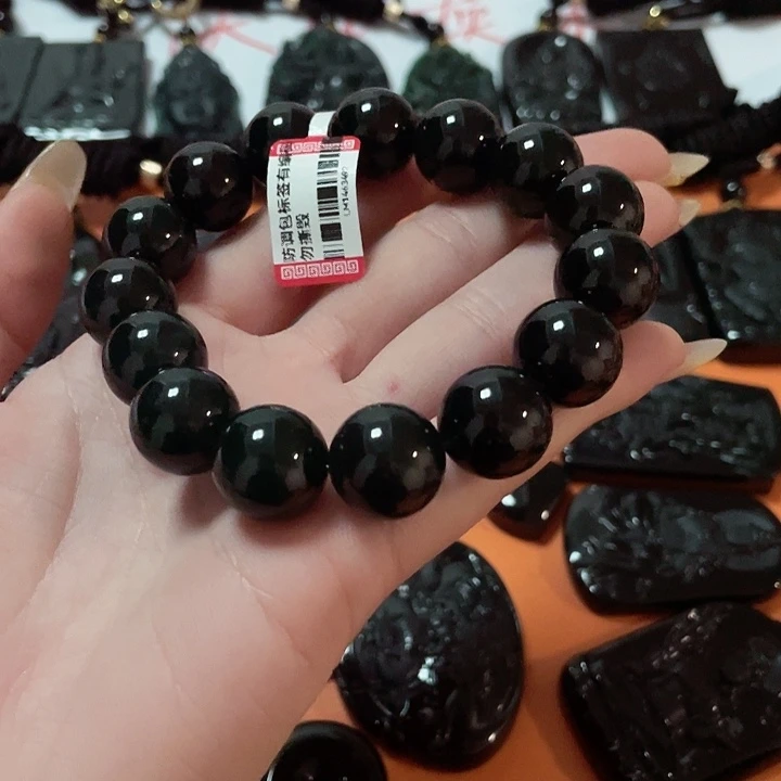 翡翠颈饰未镶嵌大*人