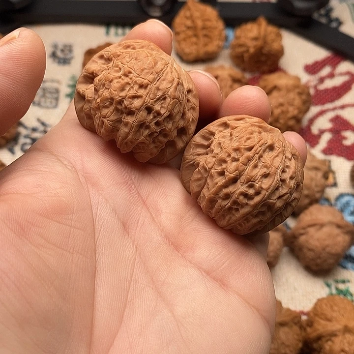 文玩核桃把件血麒麟