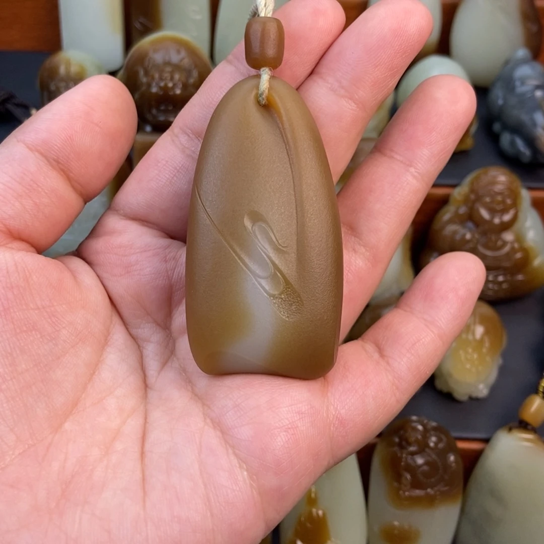 和田玉（糖玉）未镶嵌颈饰感***！