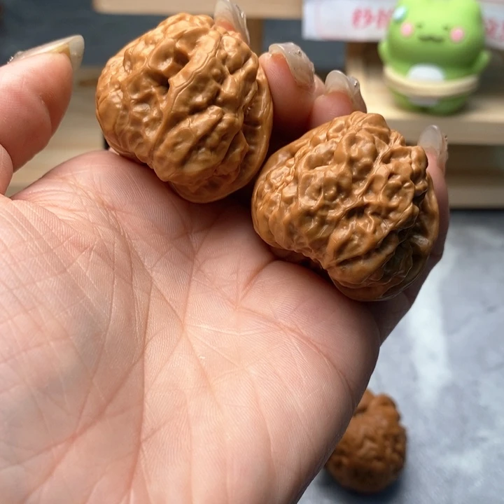 文玩核桃吊坠开****。蛙蛙1120