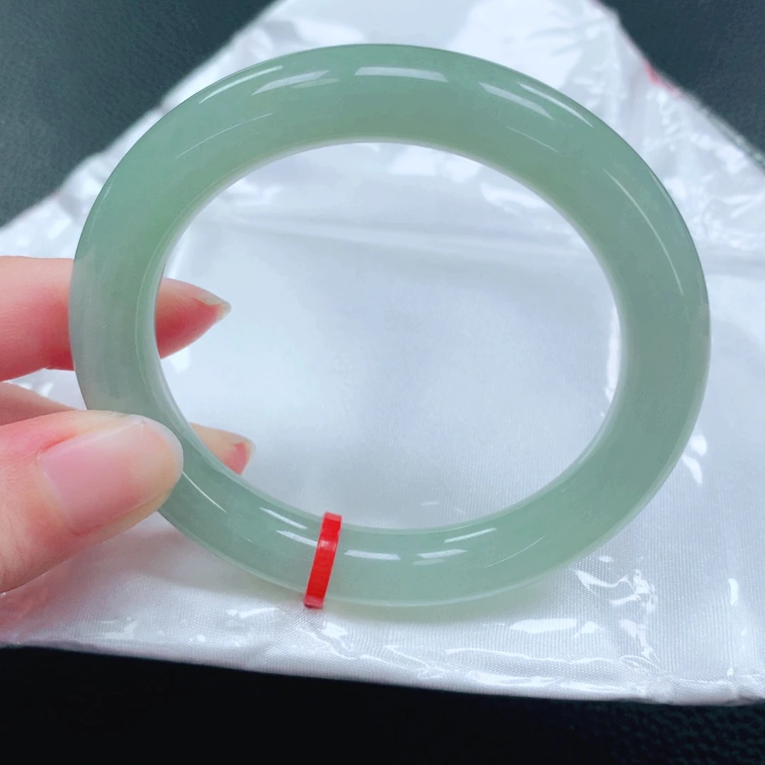 翡翠手镯未镶嵌53圈