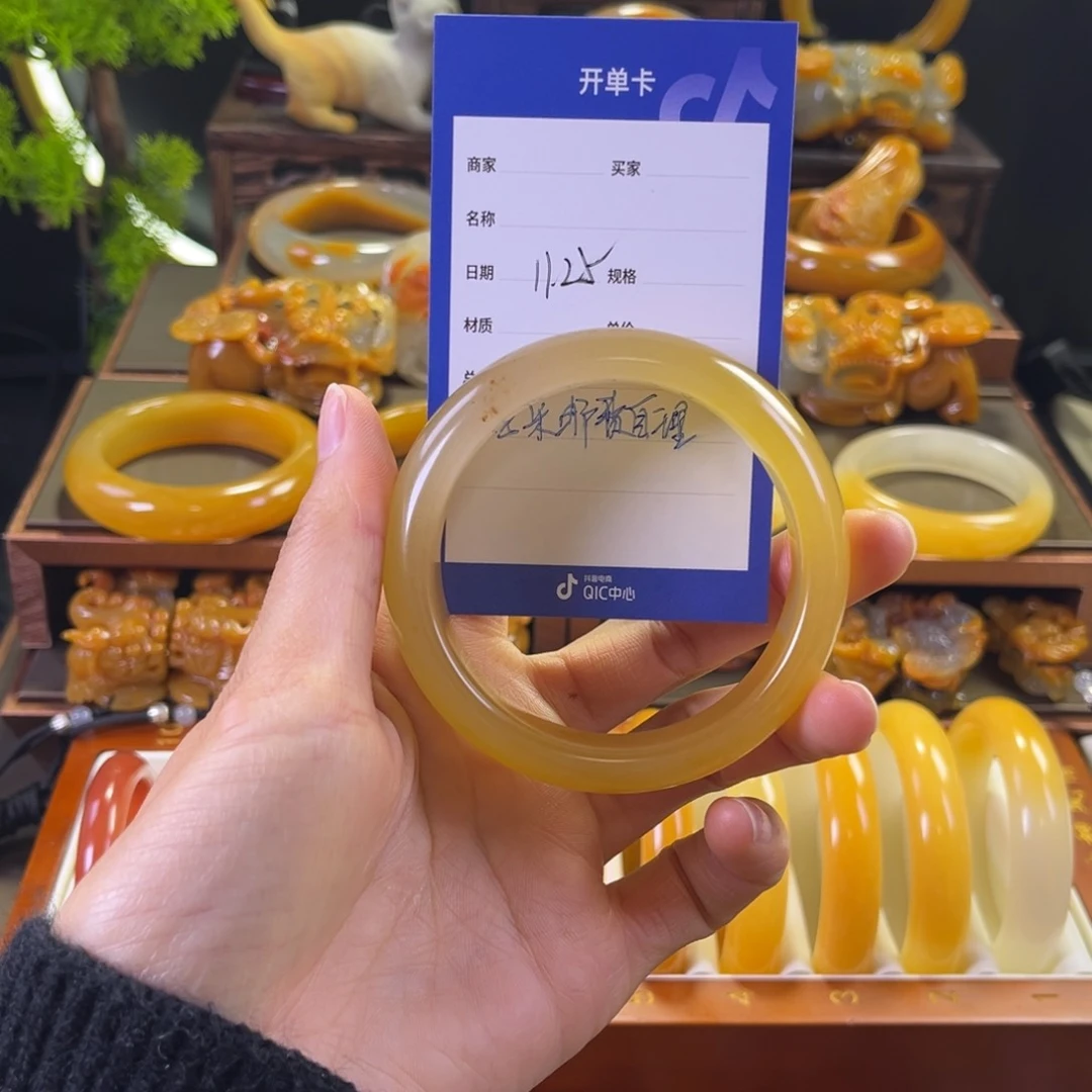 未镶嵌手镯石英质玉