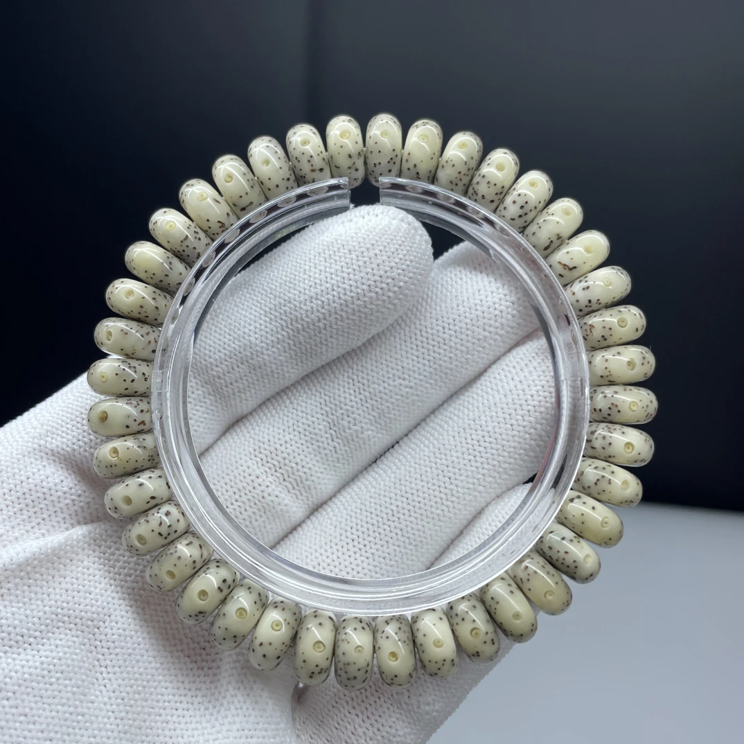 骨瓷白星月奶灰浅灰瓷白大眼睛稀散细星10x5泥鳅背手串一物一图