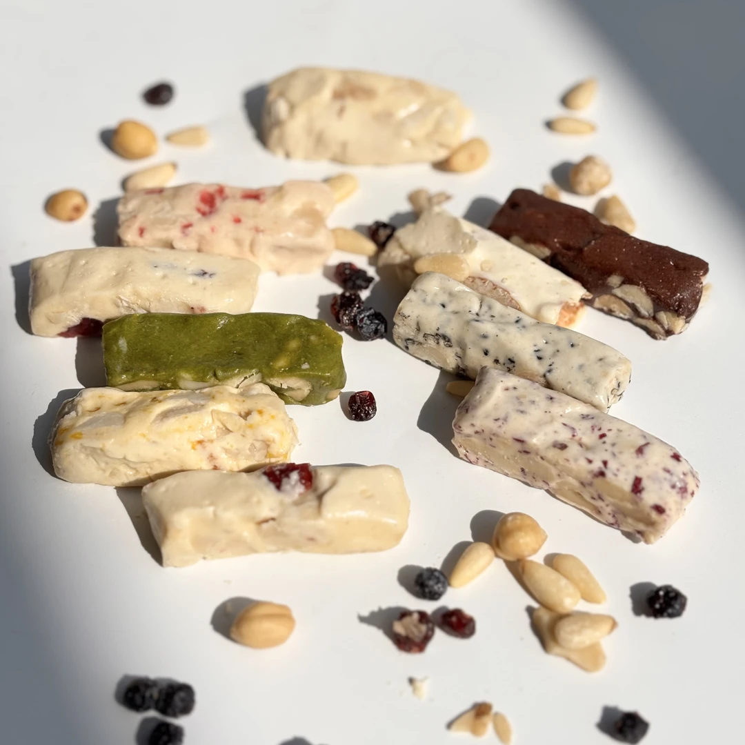 牛轧糖纯手工传统熬糖工艺精选用料大颗坚果细腻软糯甜而不腻