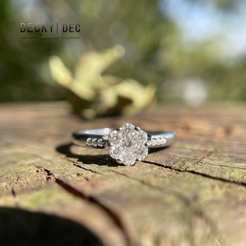 925银莫桑石戒指 纯银莫桑钻戒指女手捧花求婚钻戒18k礼物送女友