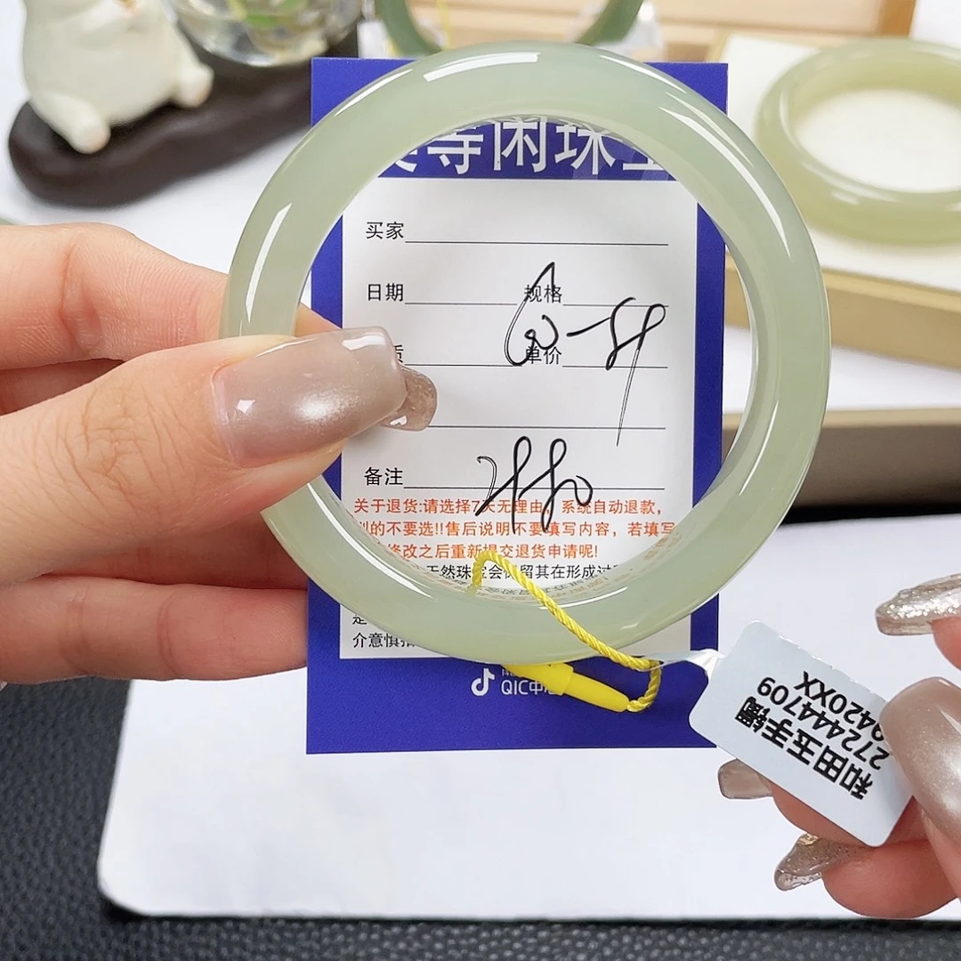 和田玉未镶嵌手镯
