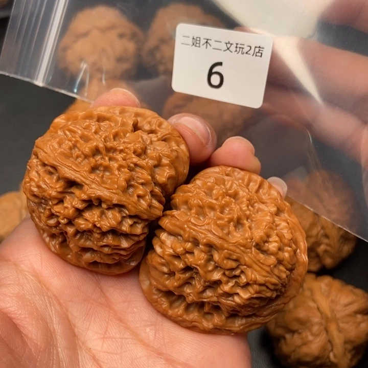 刘****文玩核桃把件6号南疆