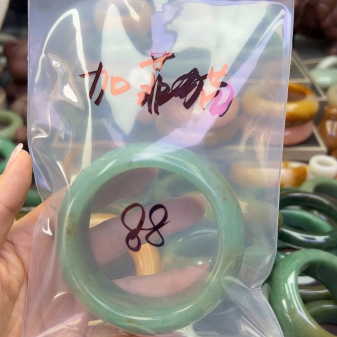 未镶嵌手镯石英岩玉加*猫