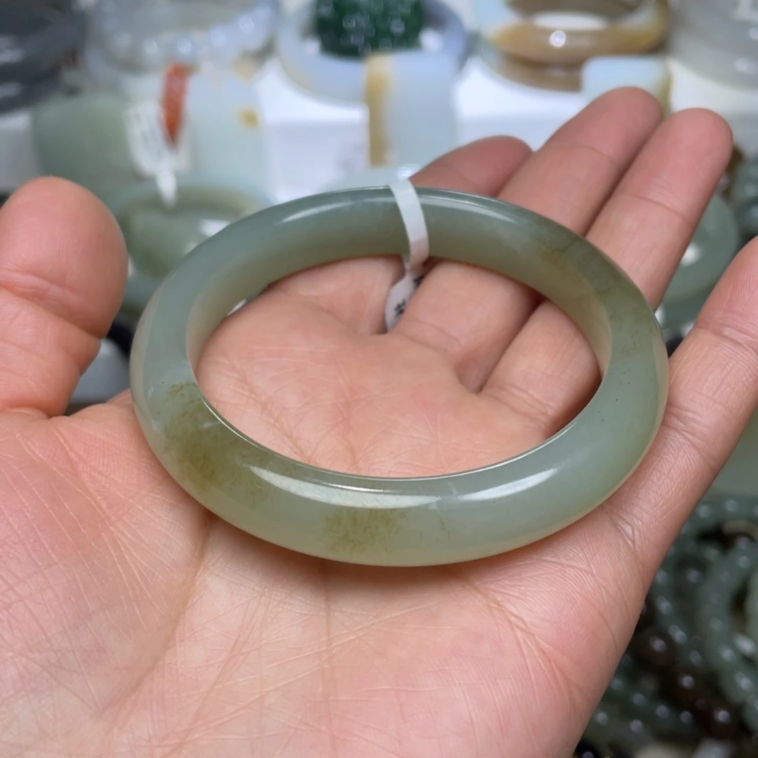 和田玉未镶嵌颈饰55圈口