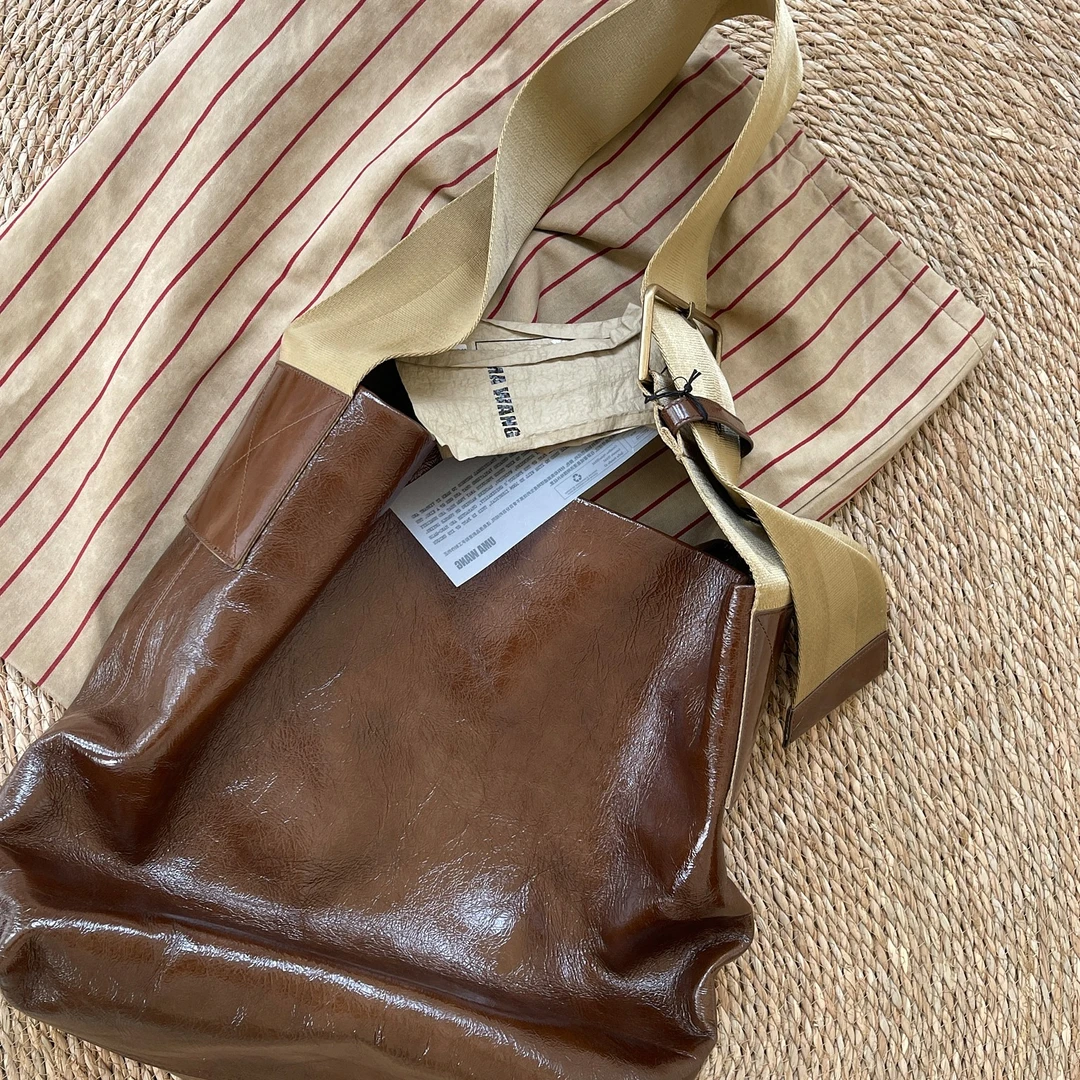 UMA WANG 棕色鞣制牛皮单肩托特包大号 UB0036-UW624