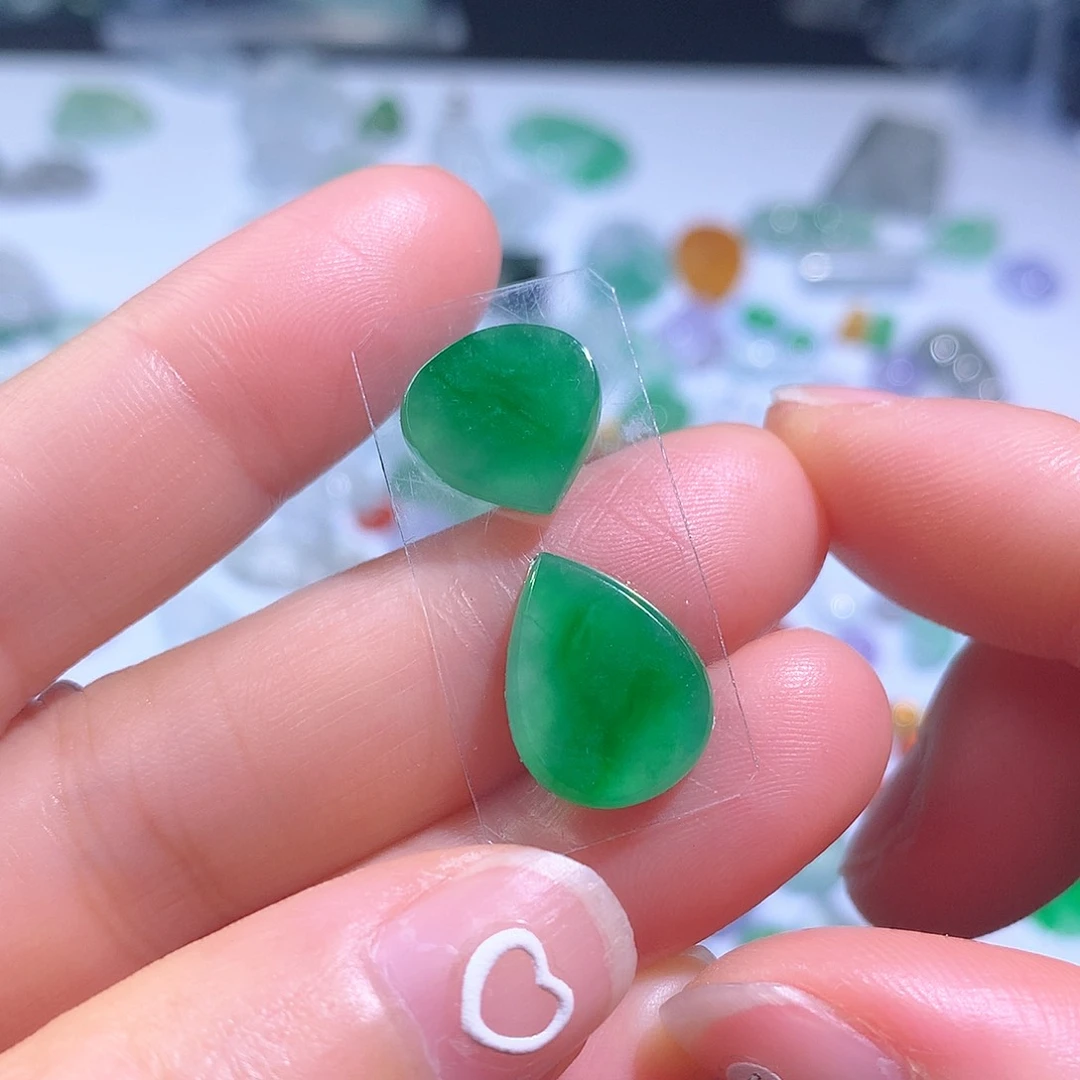 翡翠颈饰未镶嵌水滴