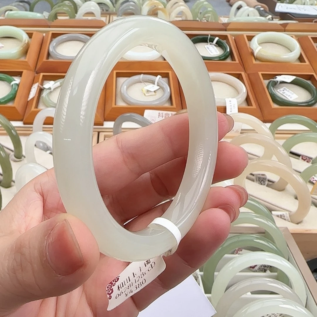 和田玉未镶嵌手镯白冰晴