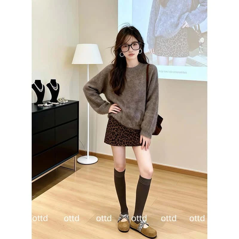 秋冬穿搭一整套女装韩系圆领毛衣针织衫上衣高腰显瘦豹纹半身短裙