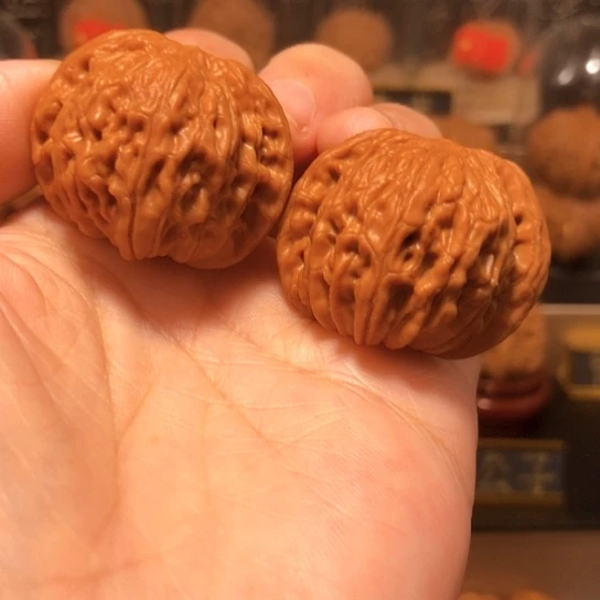 山地红皮石子磨手捻