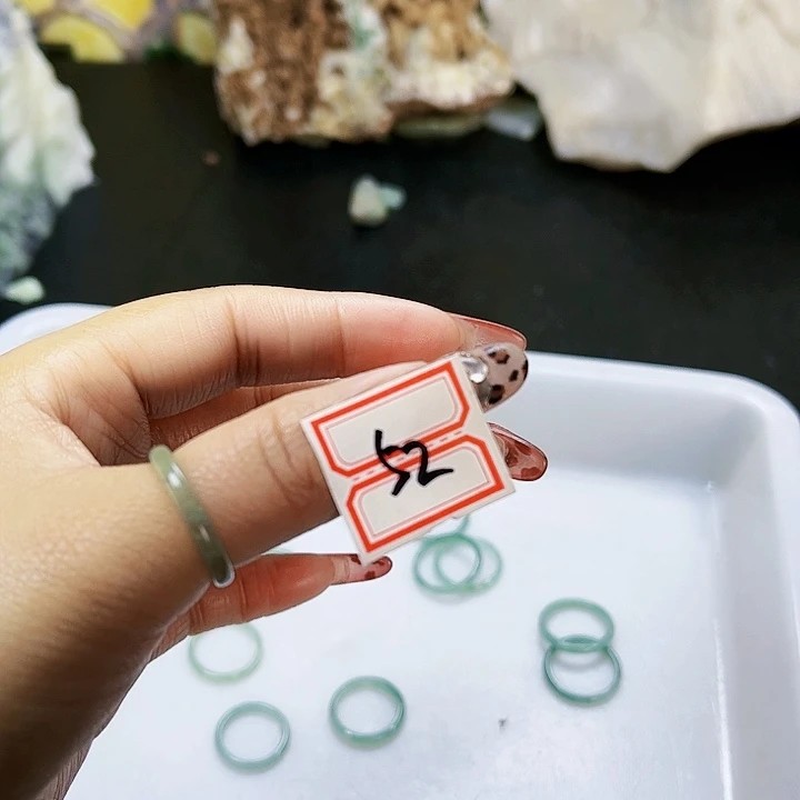 翡翠戒指未镶嵌张**娘，