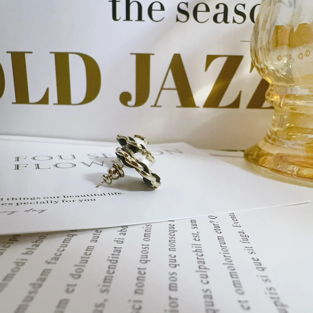 铜合金仿珍珠耳饰 4569 黑色皮革包边耳钉