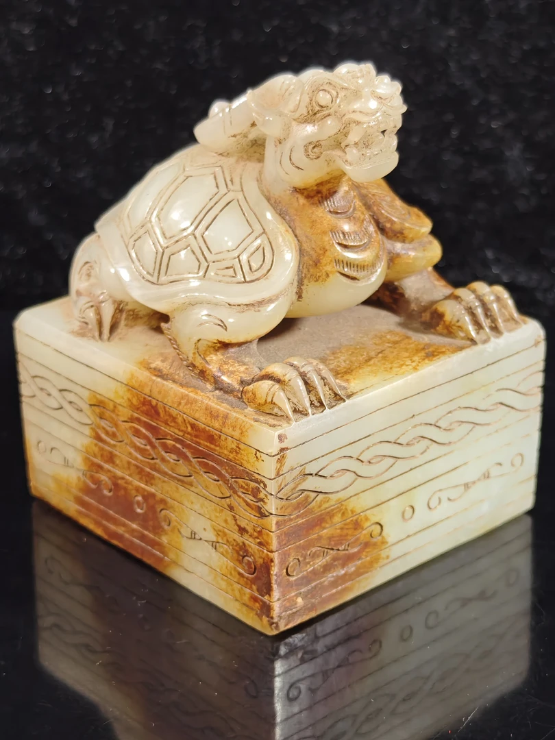 天然旧藏和田玉龙印章摆件