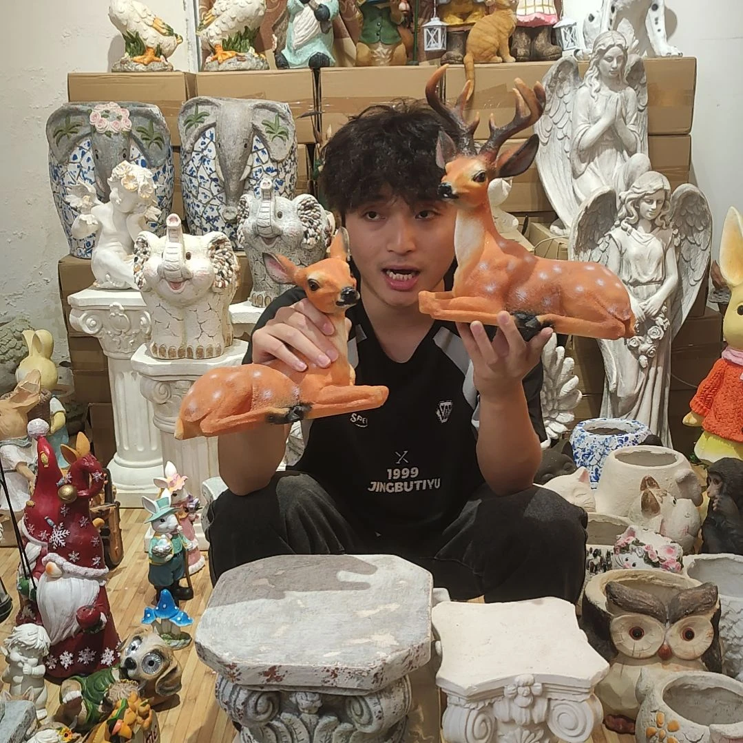 合成树脂梅花鹿一对