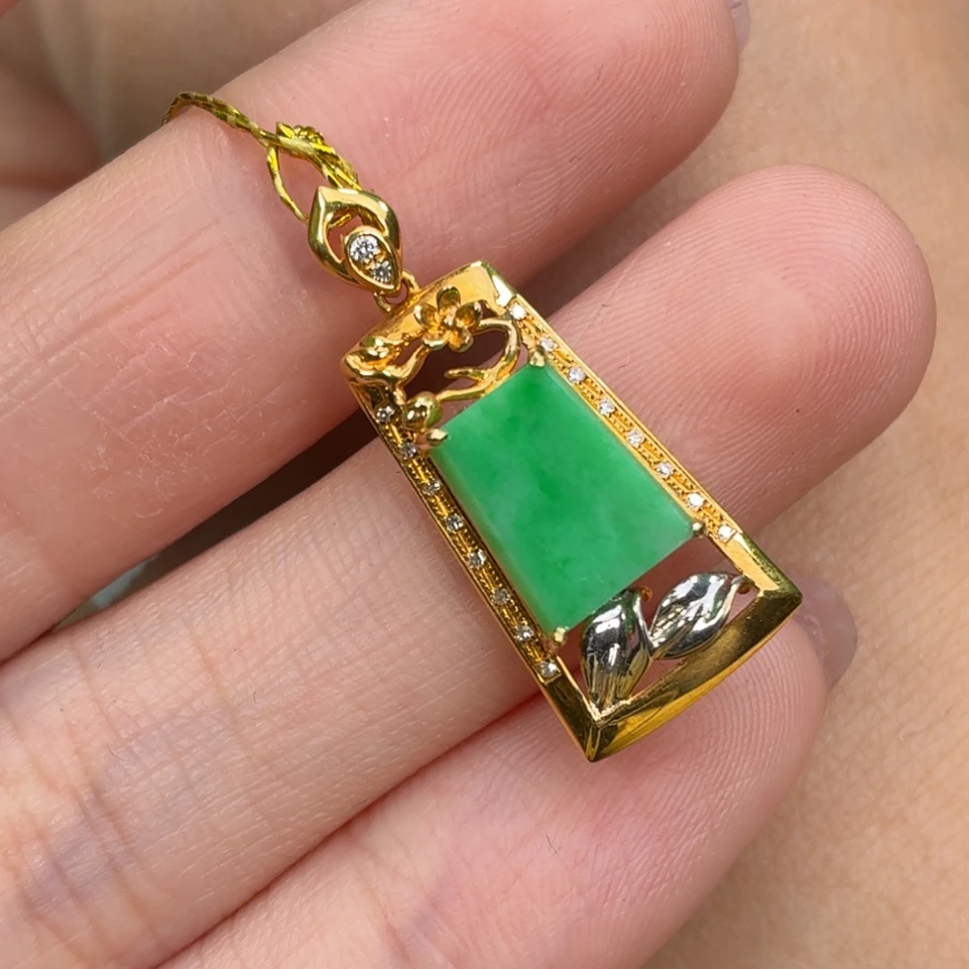 翡翠18K金镶嵌颈饰