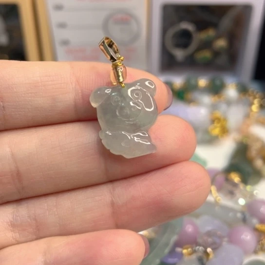 翡翠未镶嵌颈饰小猪吊坠