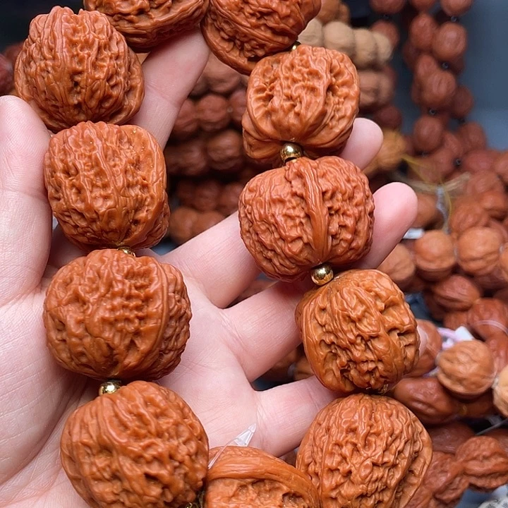 文玩核桃吊坠白狮子