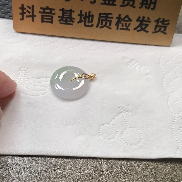 颈饰18K金镶嵌翡翠平安扣