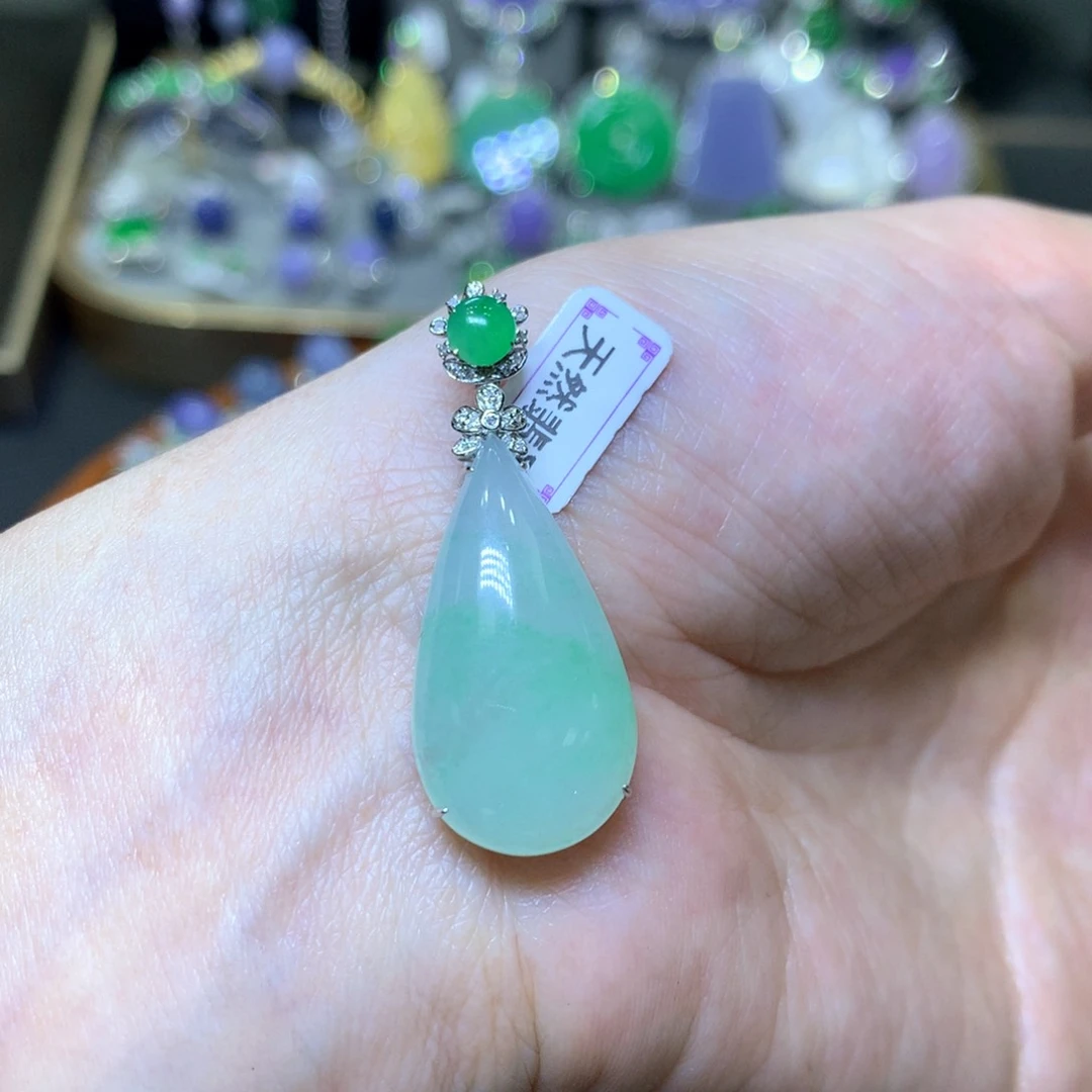 【闪购商品】翡翠颈饰18K金镶嵌翡翠吊坠项链