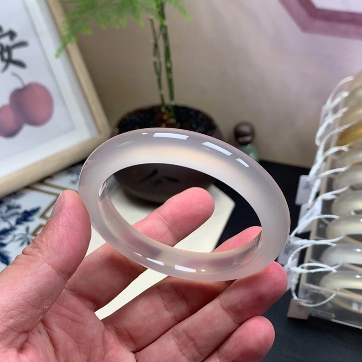黎***洛手镯玛瑙/玉髓未镶嵌
