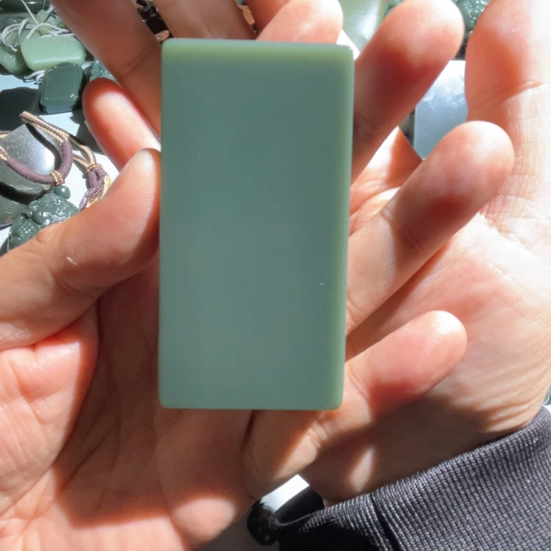 人***花和田玉未镶嵌颈饰