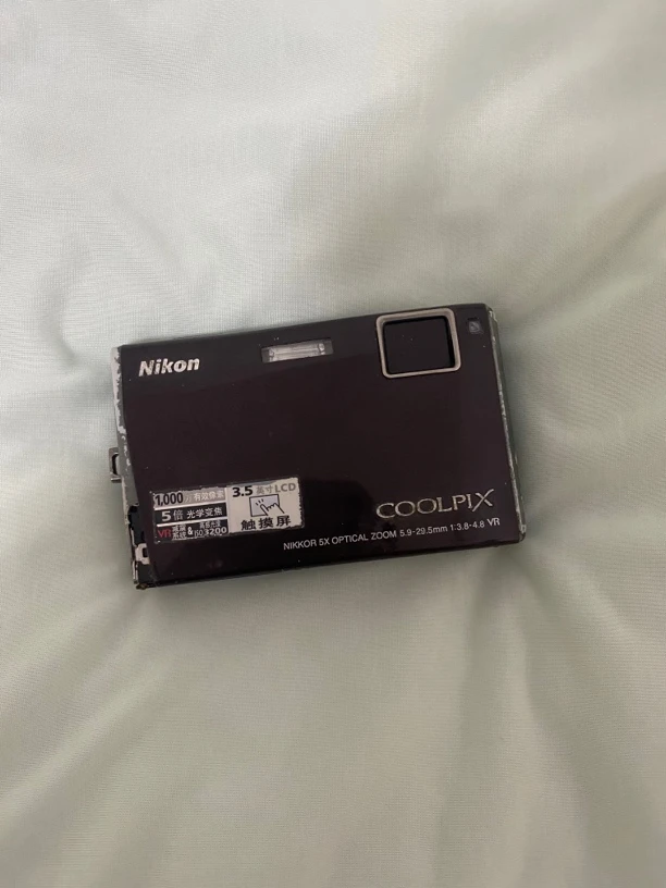 9新 Nikon/尼康 s60黑色1000w像素ccd数码相机（有破）
