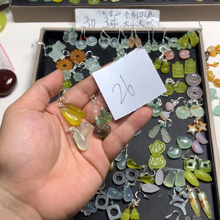 大***.蛇纹石玉合金耳钉