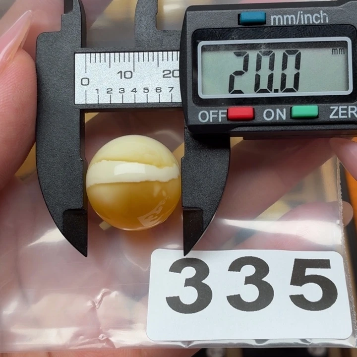 丰***起未镶嵌琥珀裸石蜜蜡
