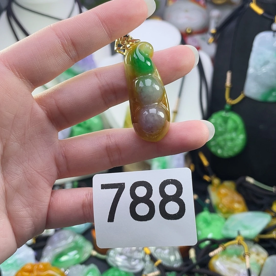 翡翠未镶嵌吊坠(赠链)