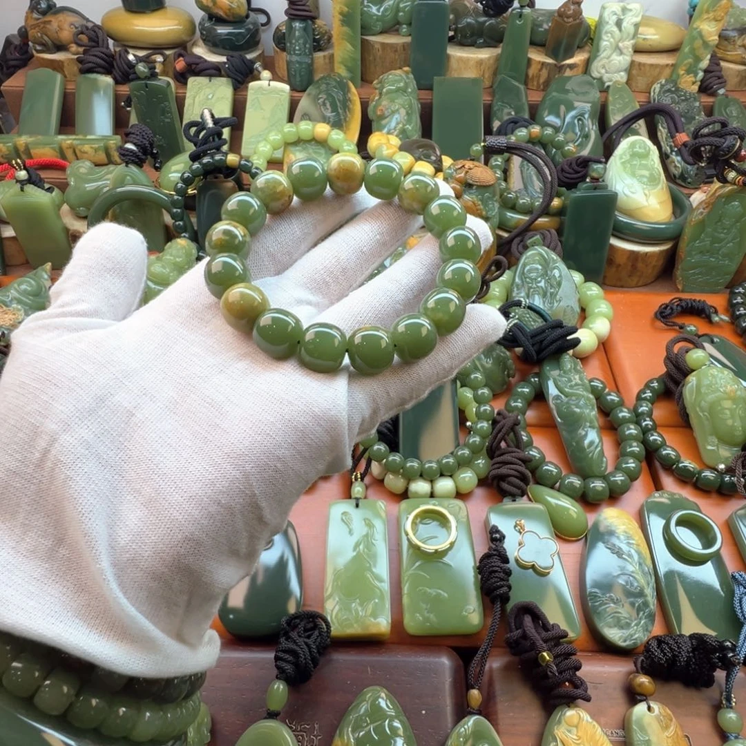 爱***谁岫岩河磨玉（透闪石质玉）未镶嵌手链