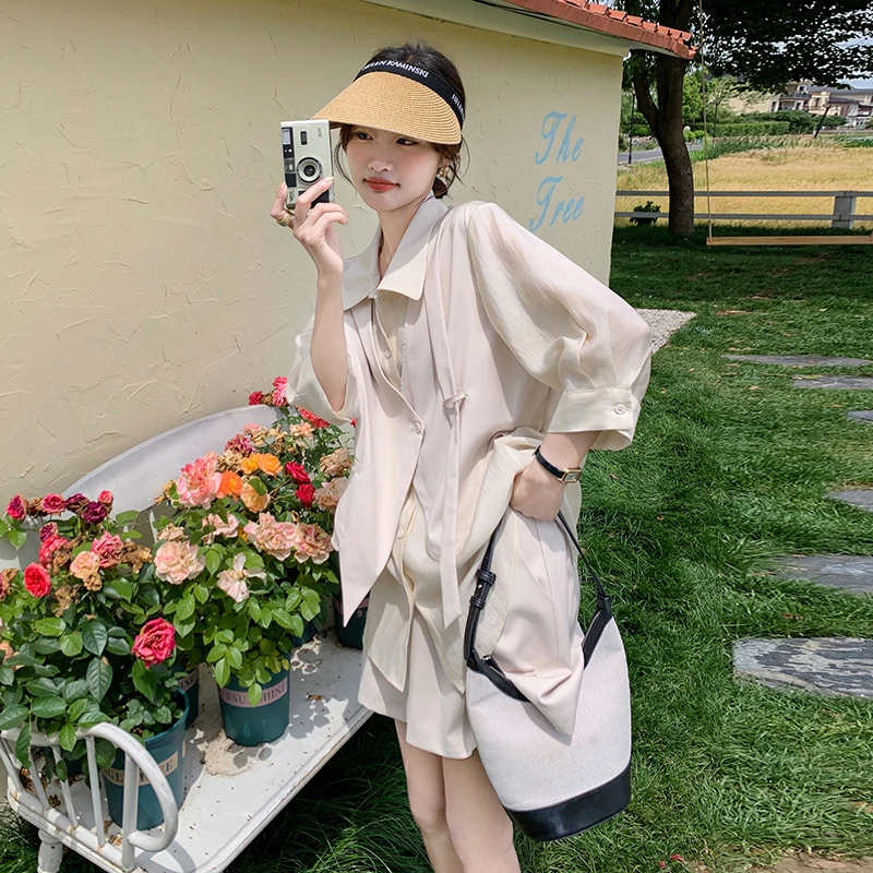 夏季减龄一整套穿搭大方得体高级感米杏色衬衫短裤两件套休闲套装